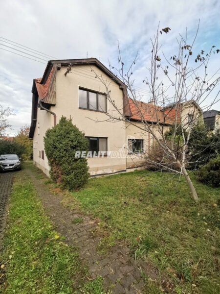 Rodinný dům 3+1 se zahradou, kolárnou a dílnou k pronájmu – Český Brod